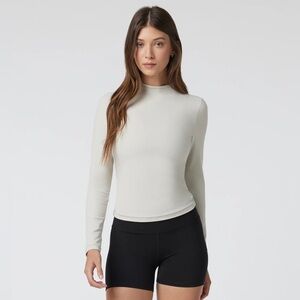 Vuori Allthefeels Long Sleeve Mock Neck Ecru Sz. L NWOT